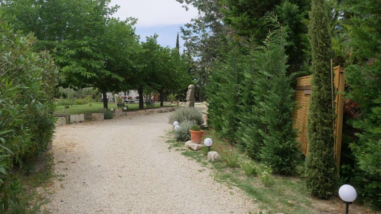Mas Maurane-Chambre D'Hote Avec Spa Prive Aux Portes D'Arles Tarascon Bagian luar foto
